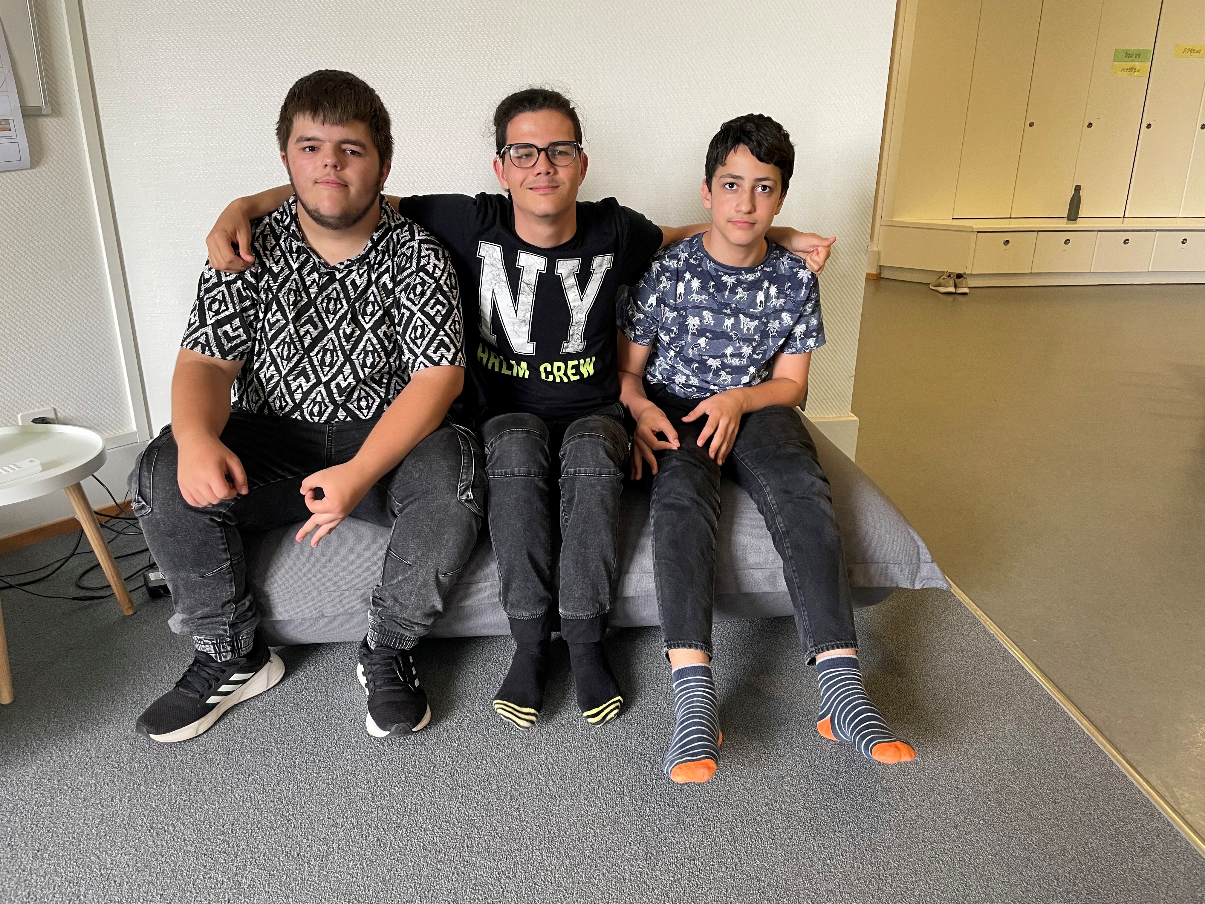 Alen mit seinen Freunden Riduan und Fabio