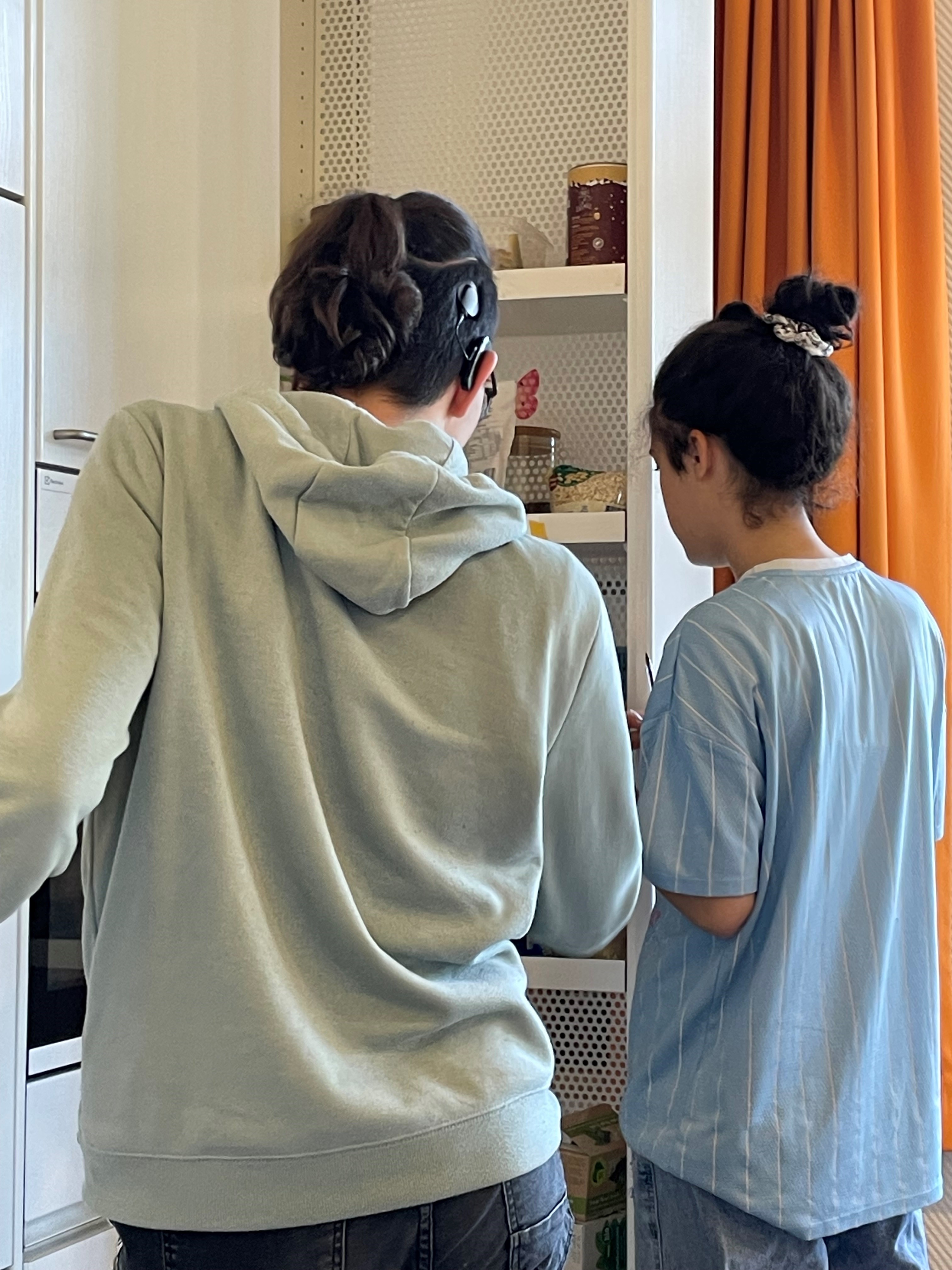 Bild Alen vor Vorratsschrank